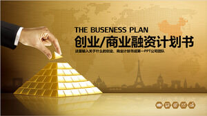 Scarica il modello PPT per il piano aziendale di fascia alta con lo sfondo della piramide d'oro