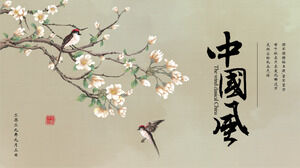下載帶有水彩花鳥背景的古典中國風PPT模板