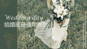 Laden Sie die PPT-Vorlage für die Hochzeitsbroschüre mit einem grünen und warmen Hochzeitsfotohintergrund herunter