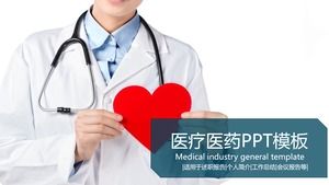 เทมเพลต PPT ของบทสรุปงานแพทย์พร้อมความรักสีแดงในมือ
