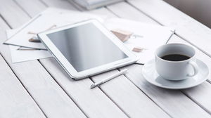 Weißes Holzbrett iPad Kaffeetasse PPT Hintergrundbild